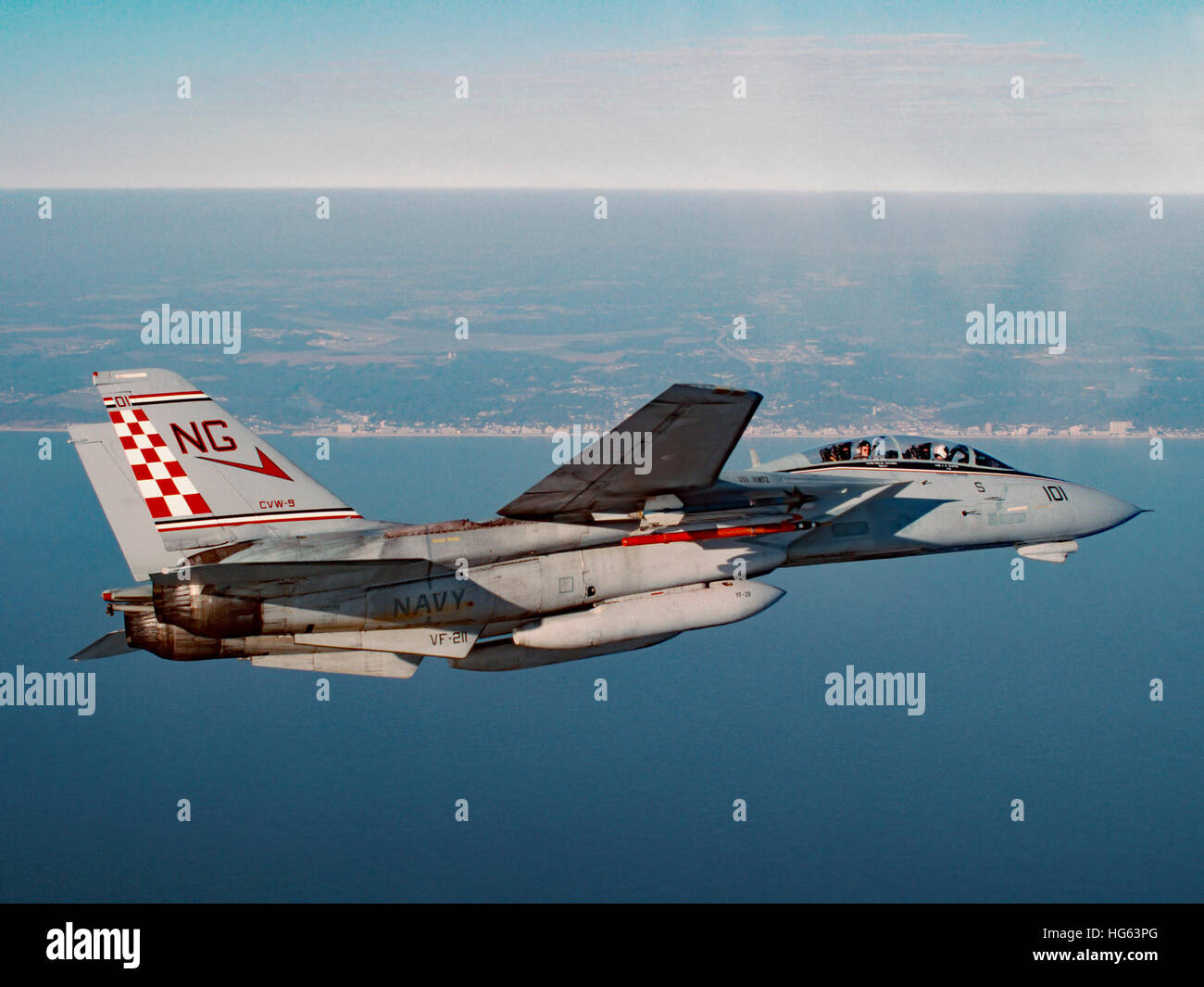 Un F-14A Tomcat crociere vicino a Virginia Beach durante la mattinata una missione di addestramento. Foto Stock