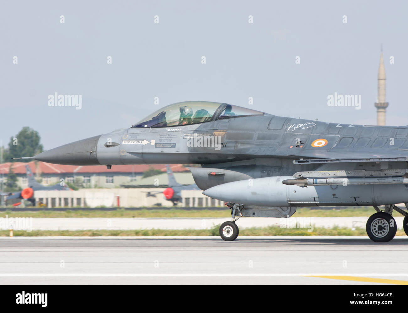 Aviazione turca F-16 sulla pista a Konya in Turchia. Foto Stock