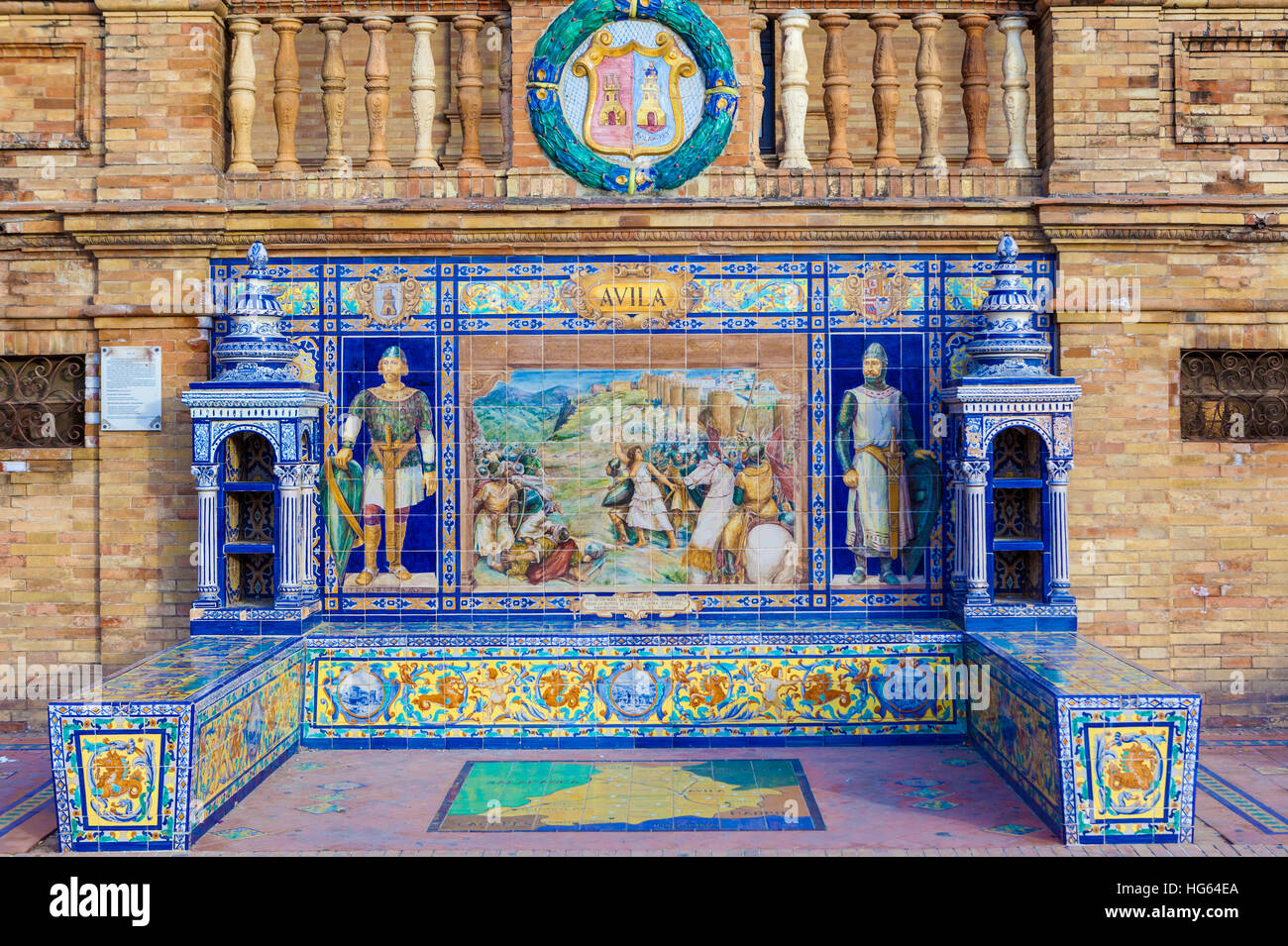 Le piastrelle smaltate del banco della provincia spagnola di Avila a Plaza de Espana, Siviglia, Spagna Foto Stock