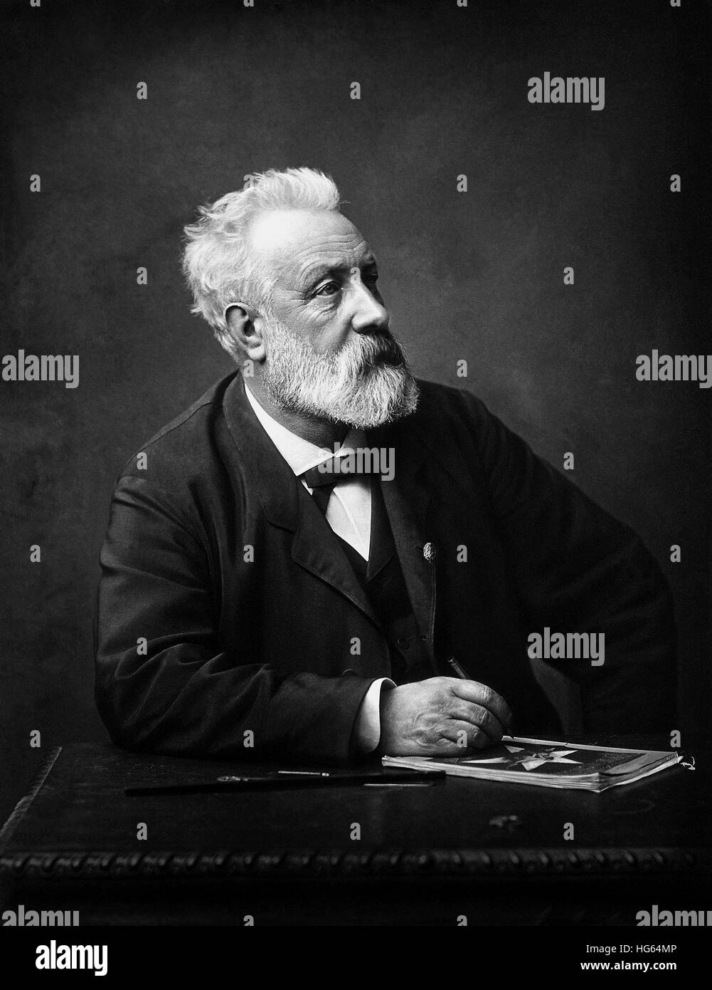 Autore francese, poeta e drammaturgo Jules Verne, circa 1892. Foto Stock