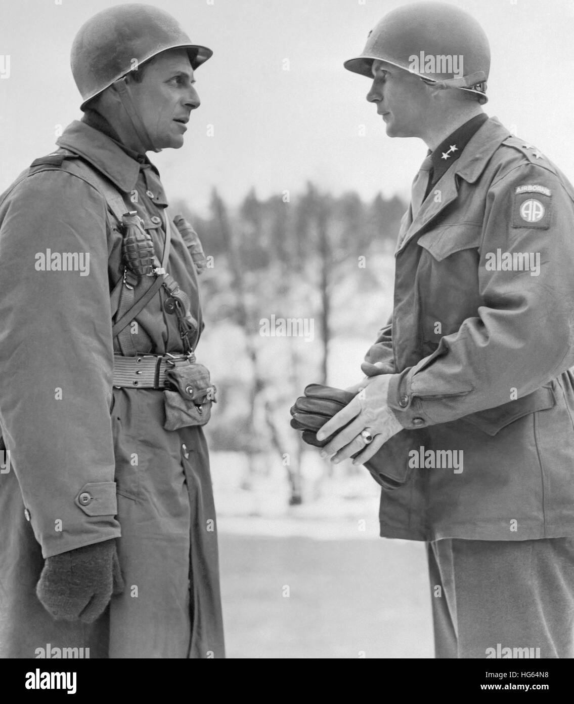 Il Maggiore Generale Matthew Ridgway e James Gavin durante la Battaglia di Bulge. Foto Stock