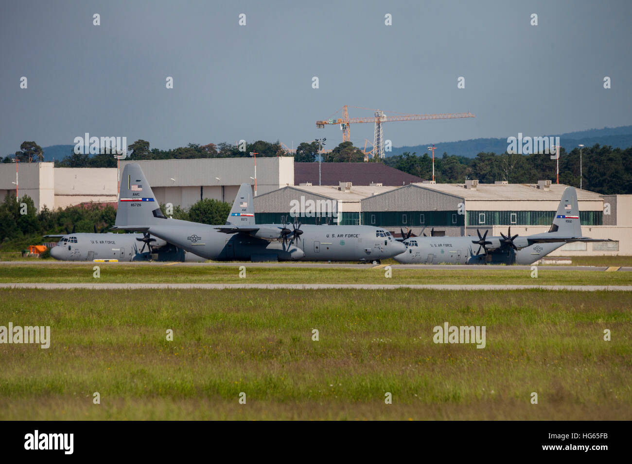 C-130J Super Hercules in rullaggio a Ramstein Air Base, Germania. Foto Stock