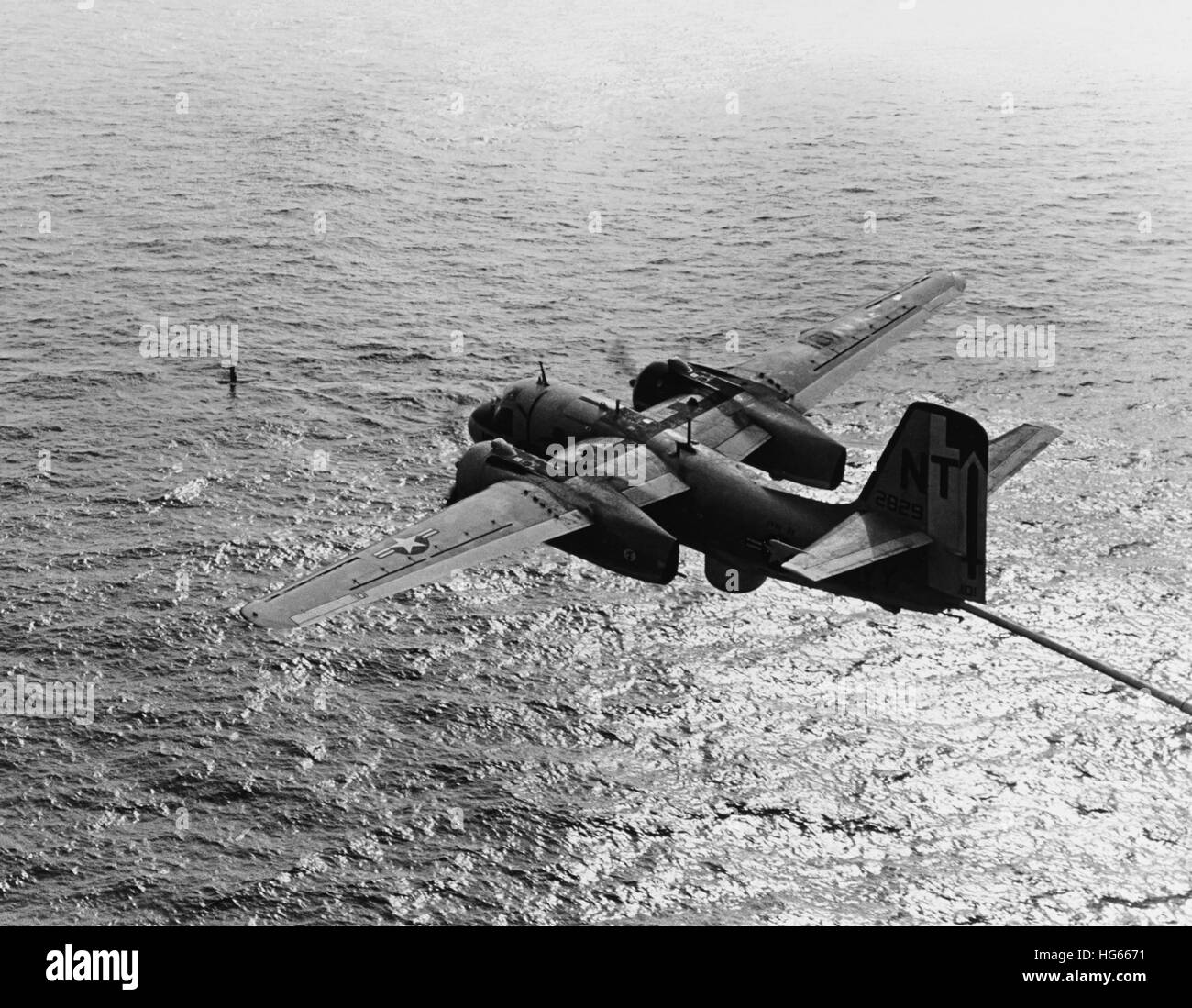 S-2E Tracker aeromobile durante un anti-guerra sottomarina esercitazione, 1970. Foto Stock