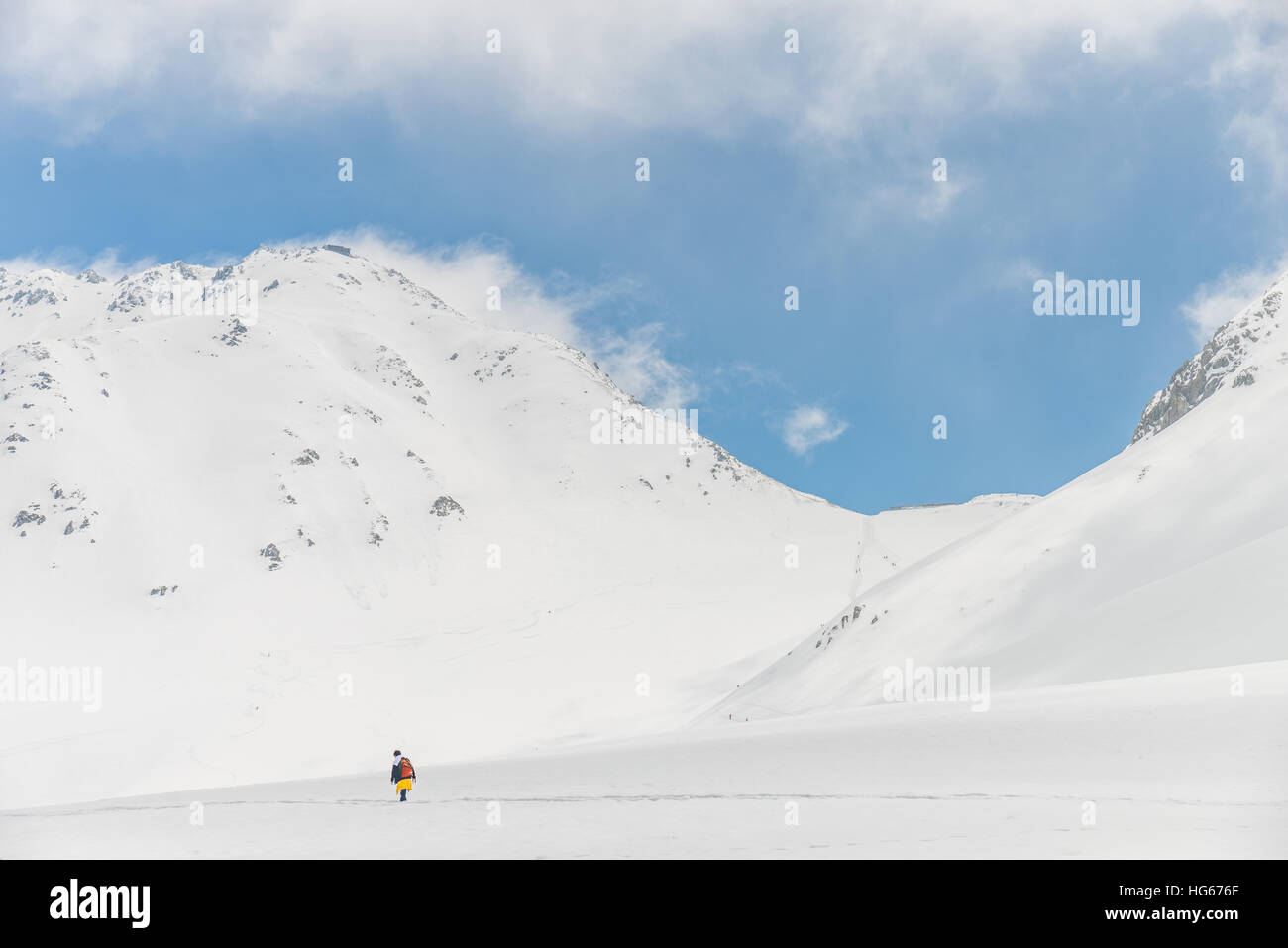 Tourist trekking sulla neve montagna,Tateyama,Giappone Foto Stock