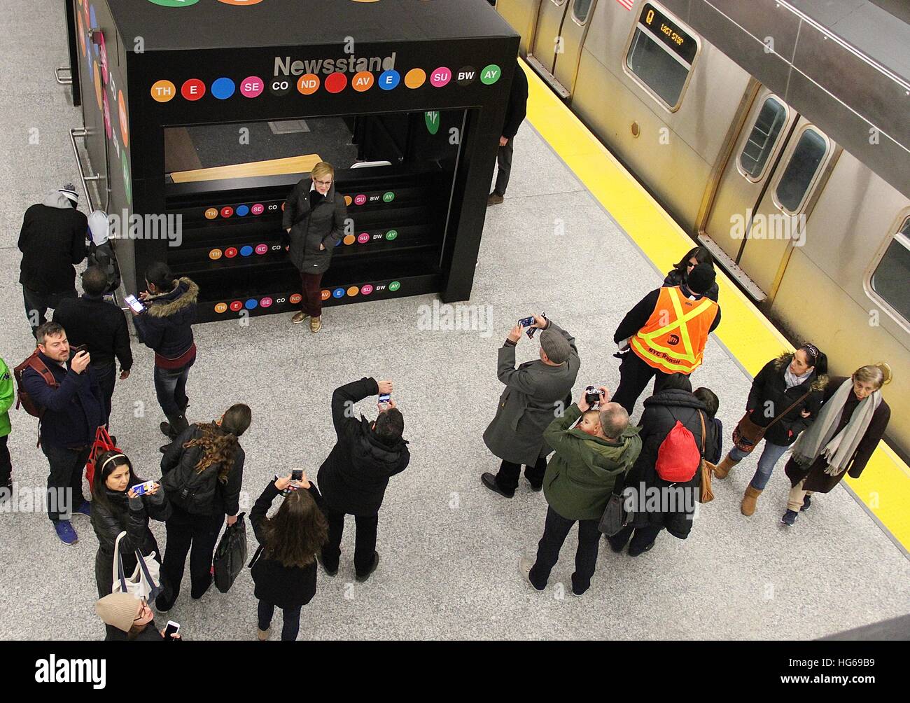 New York, NY, STATI UNITI D'AMERICA. 1a gen, 2017. La 96esima Strada e la seconda Avenue stazione della metropolitana sulla grande apertura della Seconda Avenue la linea metropolitana di New York il 1 gennaio 2017. © Rainmaker foto/media/punzone Alamy Live News Foto Stock