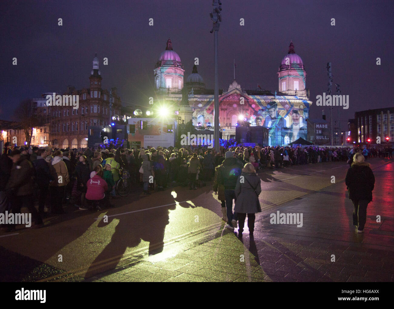 Hull, Regno Unito. 4 gennaio, 2017. Hull UK Città della cultura 2017 fatta a Hull in apertura dell'evento mostra proiezioni su Hull City Hall Queen Victoria Square 4 gennaio, 2017. Credito: Trevor R A Dingle/Alamy Live News Foto Stock