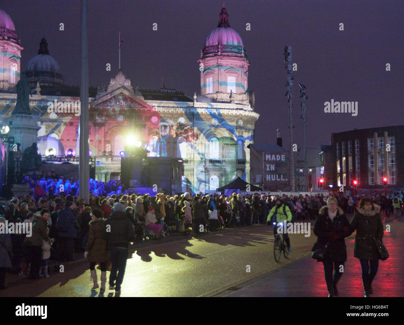 Hull, Regno Unito. 4 gennaio 2017. hull uk città della cultura 2017 fatta a Hull in apertura dell'evento mostra proiezioni su edifici pubblici Queen Victoria Square 4 gennaio, 2017. Credito: Trevor r a dingle/alamy live news Foto Stock