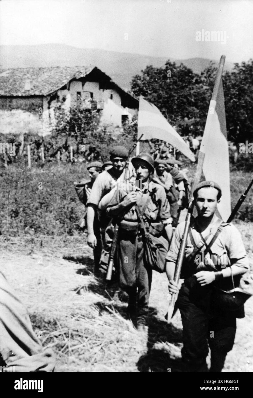 La foto della propuganda nazista mostra l'avanzamento delle truppe francos nei Paesi Baschi vicino a Galdakao e Lemona, Spagna, giugno 1937. Fotoarchiv für Zeitgeschichtee - NESSUN SERVIZIO DI CABLAGGIO - | utilizzo in tutto il mondo Foto Stock