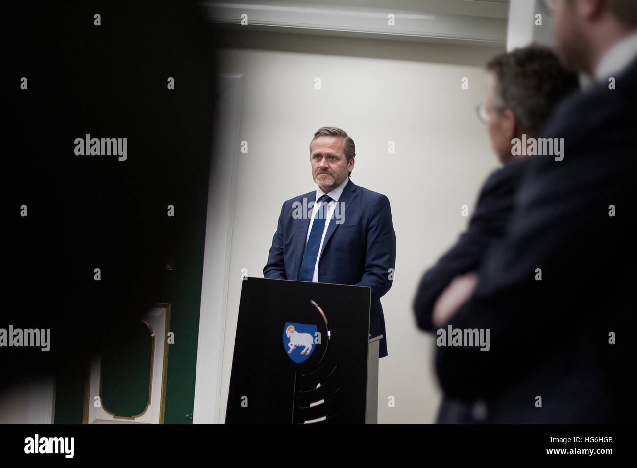 Torshavn, Isole Faerøer. Gen 5, 2017. Il ministro danese degli affari esteri Anders SAMUELSEN (foto) delle isole Faeroeer incontra il ministro del commercio e degli affari esteri Poul Michelsen a Torshavn presso le isole Faerøer. La riunione è stata parte del Ministero danese degli Affari Esteri riunione annuale a Torshavn e i due ministri hanno avuto una serie di colloqui su un eventuale futuro Faroese accordo commerciale con l'UE, l'Artico e la politica internazionale. Credito: Gonzales foto/Alamy Live News Foto Stock
