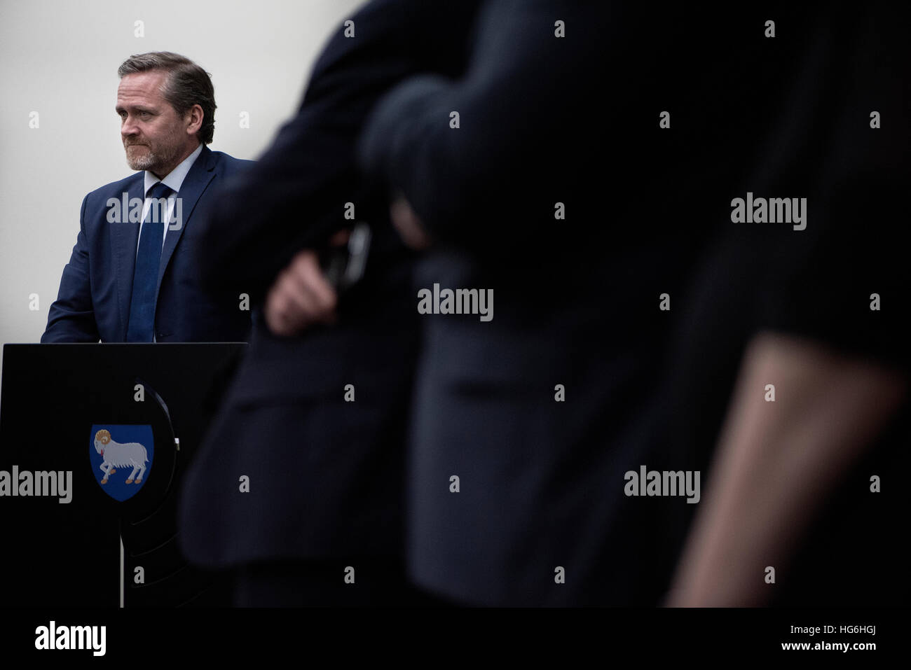 Torshavn, Isole Faerøer. Gen 5, 2017. Il ministro danese degli affari esteri Anders SAMUELSEN (foto) delle isole Faeroeer incontra il ministro del commercio e degli affari esteri Poul Michelsen a Torshavn presso le isole Faerøer. La riunione è stata parte del Ministero danese degli Affari Esteri riunione annuale a Torshavn e i due ministri hanno avuto una serie di colloqui su un eventuale futuro Faroese accordo commerciale con l'UE, l'Artico e la politica internazionale. Credito: Gonzales foto/Alamy Live News Foto Stock