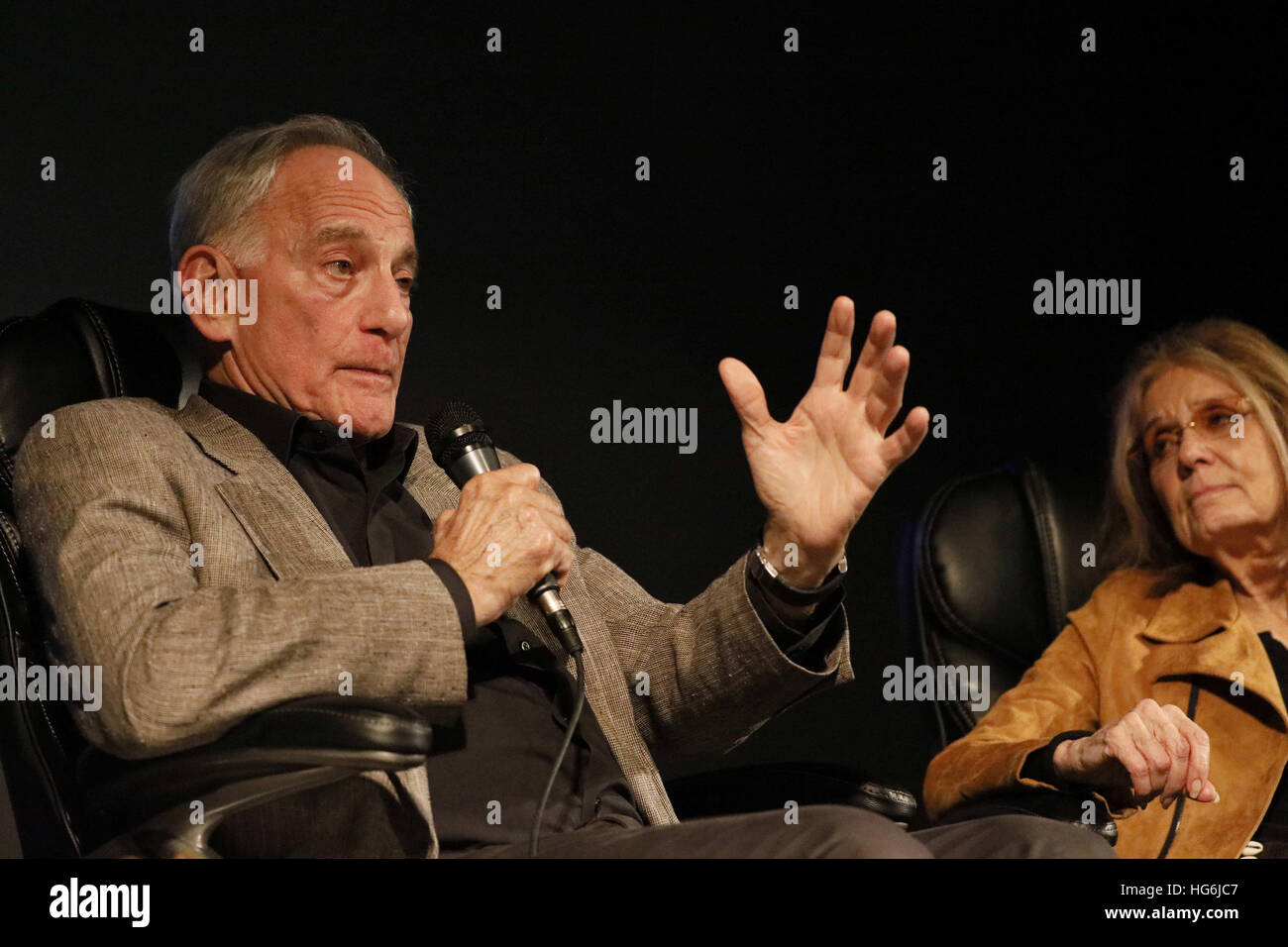 Milford, Pennsylvania, USAA. 1 Ott 2016. Gli autori Gloria Steinem ha e John Berendt parlando a lettori e scrittori Festival; libri; scrittori © Joanne Kalish/ZUMA filo/Alamy Live News Foto Stock