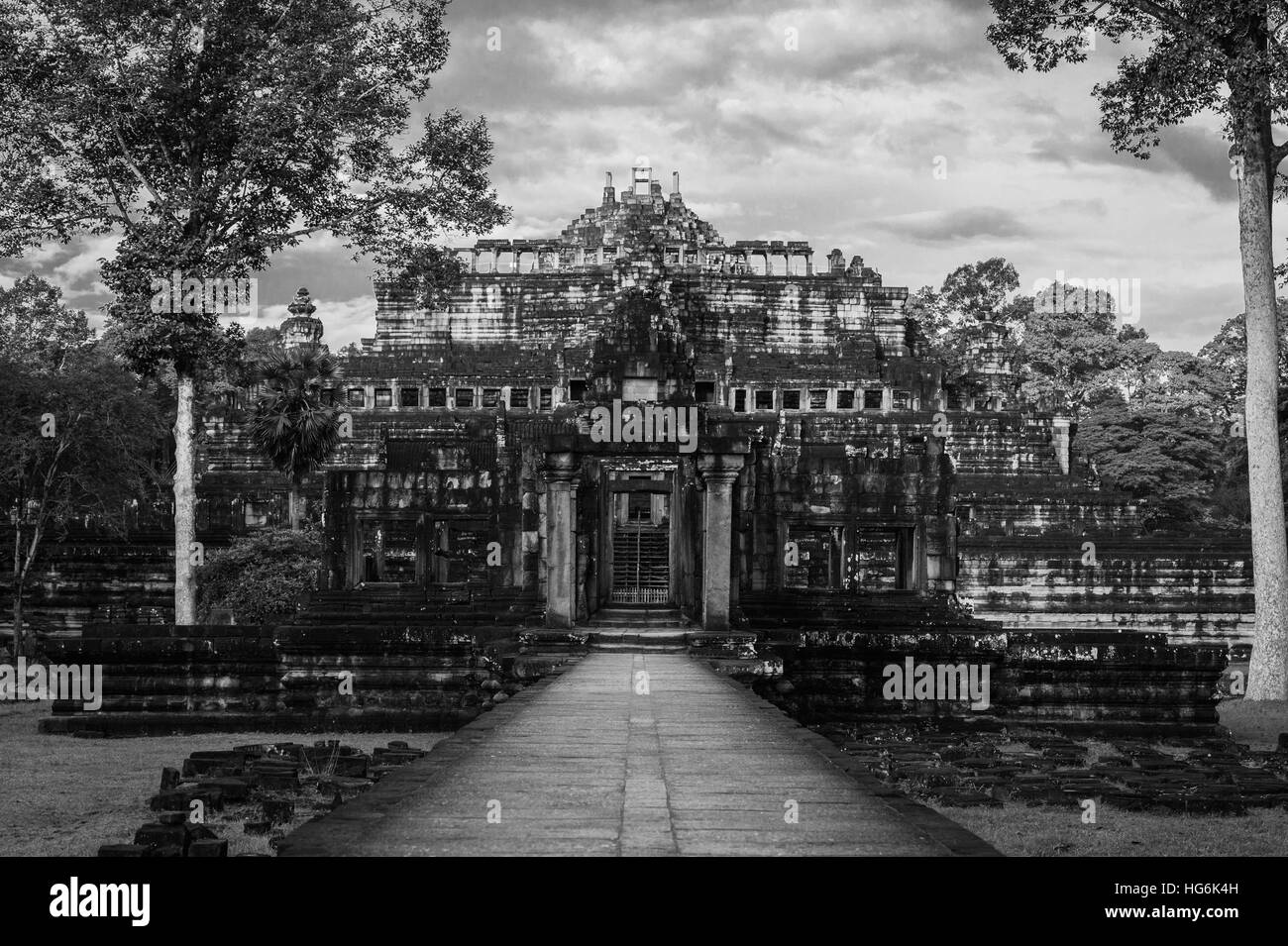 Siem Reap, Siem Reap, Cina. Il 6 gennaio, 2017. Immagine in bianco e nero di Angkor Wat in Siem Reap, Cambogia. Si tratta di un complesso tempio in Cambogia e il più grande monumento religioso nel mondo, con la misurazione del sito 162,6 ettari. Esso è stato originariamente costruito come un tempio indù di dio Vishnu per l'Impero Khmer, trasformando progressivamente in un tempio buddista verso la fine del XII secolo. © SIPA Asia/ZUMA filo/Alamy Live News Foto Stock