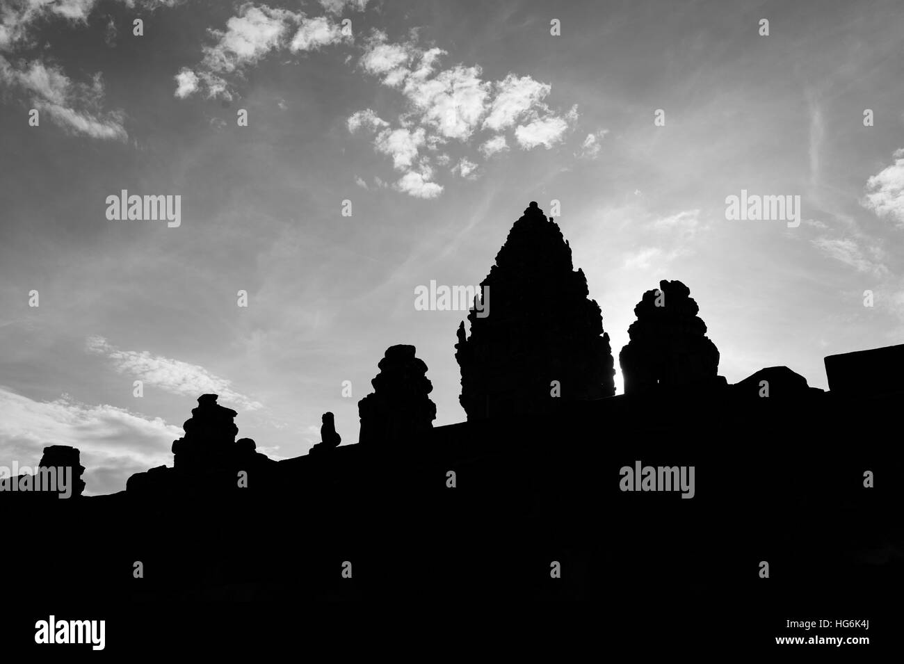 Siem Reap, Siem Reap, Cina. Il 6 gennaio, 2017. Immagine in bianco e nero di Angkor Wat in Siem Reap, Cambogia. Si tratta di un complesso tempio in Cambogia e il più grande monumento religioso nel mondo, con la misurazione del sito 162,6 ettari. Esso è stato originariamente costruito come un tempio indù di dio Vishnu per l'Impero Khmer, trasformando progressivamente in un tempio buddista verso la fine del XII secolo. © SIPA Asia/ZUMA filo/Alamy Live News Foto Stock