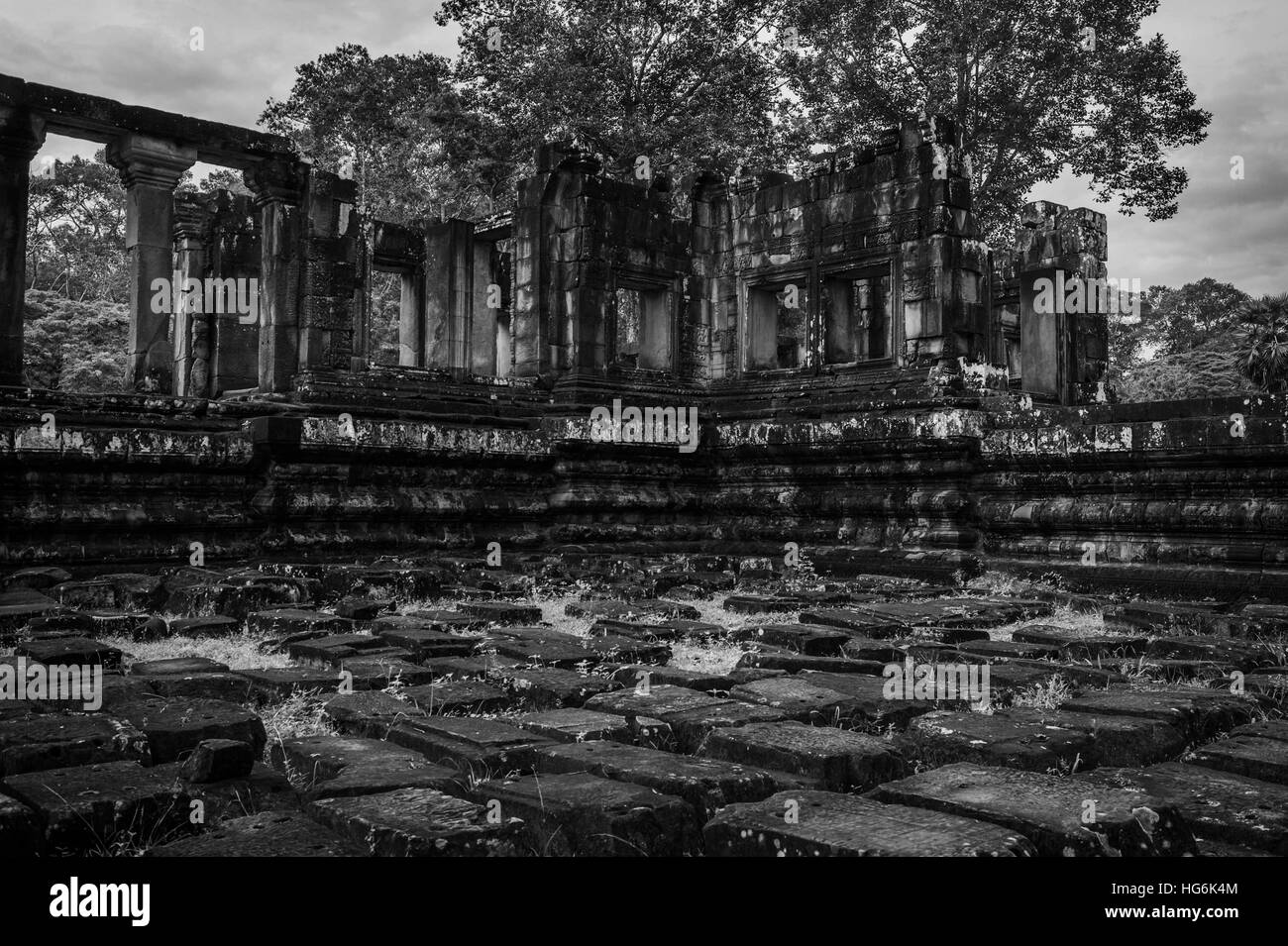Siem Reap, Siem Reap, Cina. Il 6 gennaio, 2017. Immagine in bianco e nero di Angkor Wat in Siem Reap, Cambogia. Si tratta di un complesso tempio in Cambogia e il più grande monumento religioso nel mondo, con la misurazione del sito 162,6 ettari. Esso è stato originariamente costruito come un tempio indù di dio Vishnu per l'Impero Khmer, trasformando progressivamente in un tempio buddista verso la fine del XII secolo. © SIPA Asia/ZUMA filo/Alamy Live News Foto Stock