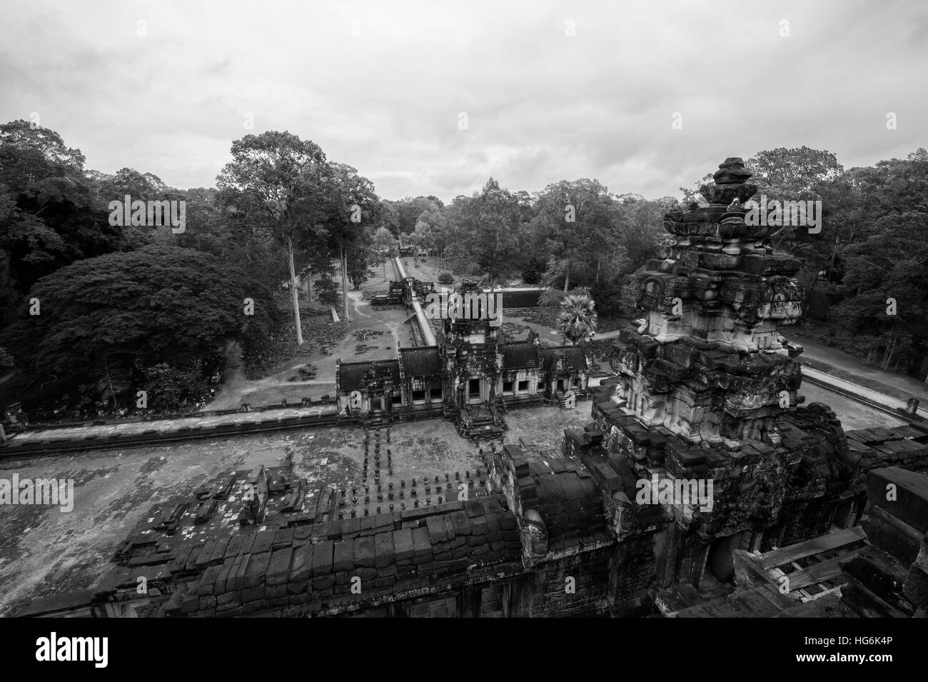 Siem Reap, Siem Reap, Cina. Il 6 gennaio, 2017. Immagine in bianco e nero di Angkor Wat in Siem Reap, Cambogia. Si tratta di un complesso tempio in Cambogia e il più grande monumento religioso nel mondo, con la misurazione del sito 162,6 ettari. Esso è stato originariamente costruito come un tempio indù di dio Vishnu per l'Impero Khmer, trasformando progressivamente in un tempio buddista verso la fine del XII secolo. © SIPA Asia/ZUMA filo/Alamy Live News Foto Stock