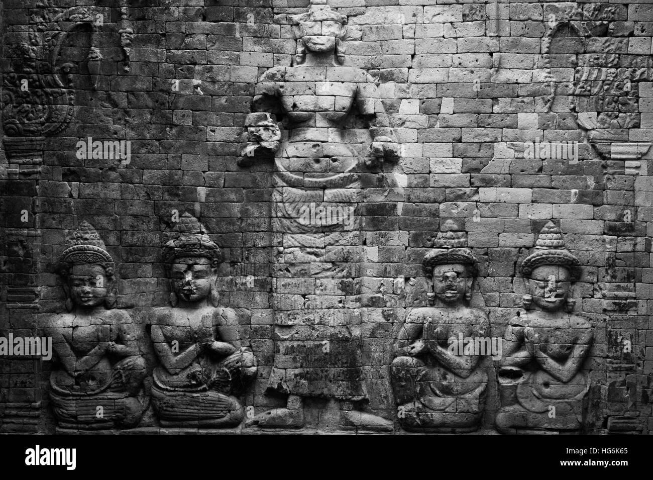 Siem Reap, Siem Reap, Cina. Il 6 gennaio, 2017. Immagine in bianco e nero di Angkor Wat in Siem Reap, Cambogia. Si tratta di un complesso tempio in Cambogia e il più grande monumento religioso nel mondo, con la misurazione del sito 162,6 ettari. Esso è stato originariamente costruito come un tempio indù di dio Vishnu per l'Impero Khmer, trasformando progressivamente in un tempio buddista verso la fine del XII secolo. © SIPA Asia/ZUMA filo/Alamy Live News Foto Stock