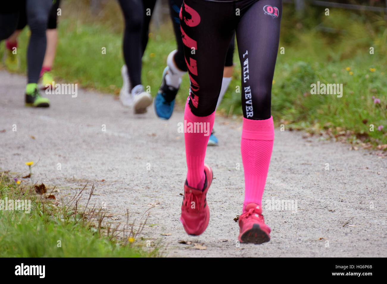 La donna in esecuzione close up. Soltanto sulle gambe. Foto Stock