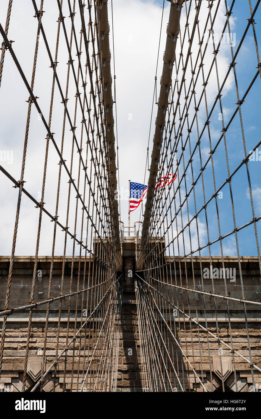 Il Ponte di Brooklyn è un ponte in New York City ed è uno dei più antichi ponti di sospensione negli Stati Uniti. Completato nel 1883, si collega il Foto Stock