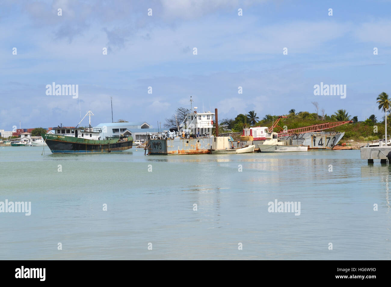 Barche da pesca al Molo di St Johns, Antigua, dei Caraibi. Foto Stock