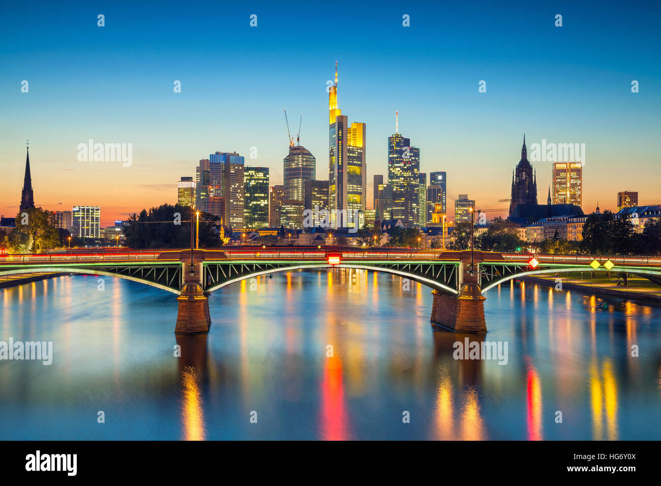 Frankfurt am Main. Cityscape immagine di Frankfurt am Main durante il tramonto. Foto Stock