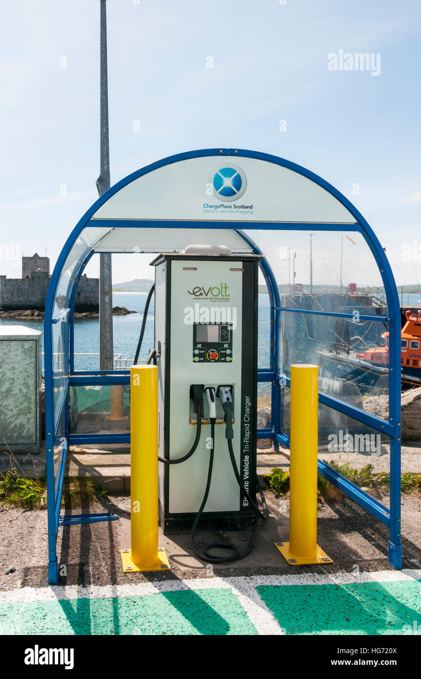 Evolt veicolo elettrico punto di caricamento in corrispondenza di Castlebay sull isola di Barra nelle Ebridi Esterne. Foto Stock