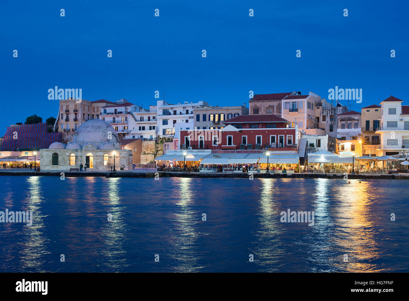 Chania Porto di notte, Creta, Grecia Foto Stock