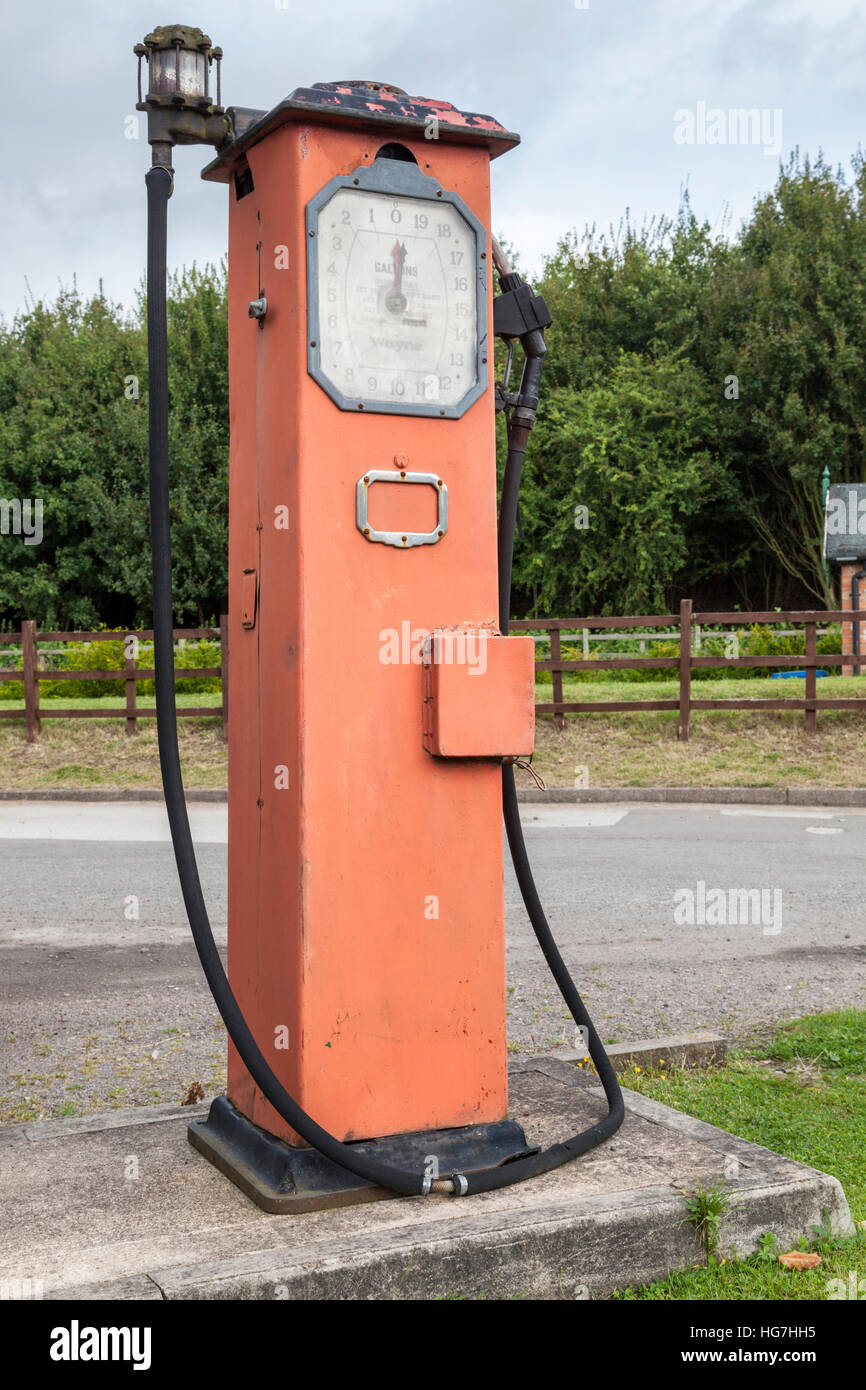 Vecchio Wayne pompa del carburante al trasporto di Nottingham Heritage Centre, England, Regno Unito Foto Stock
