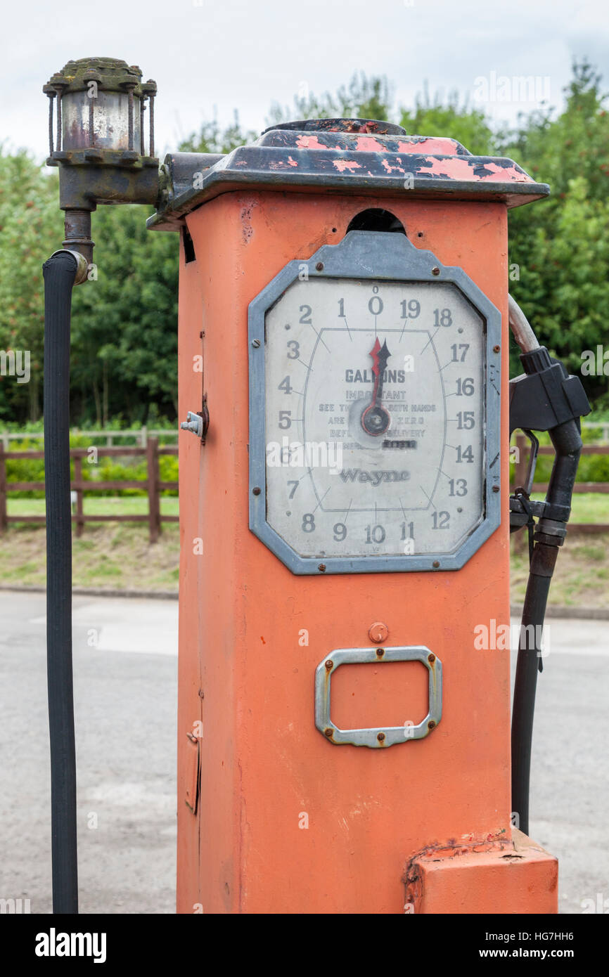 Il vecchio stile Wayne pompa del carburante al trasporto di Nottingham Heritage Centre, England, Regno Unito Foto Stock