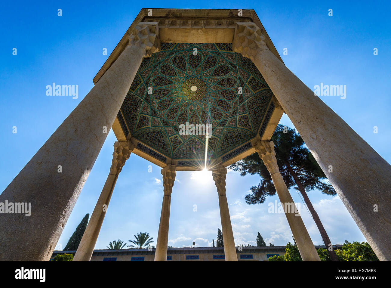 Il padiglione sulla tomba del poeta Hafez nella città di Shiraz in Iran Foto Stock