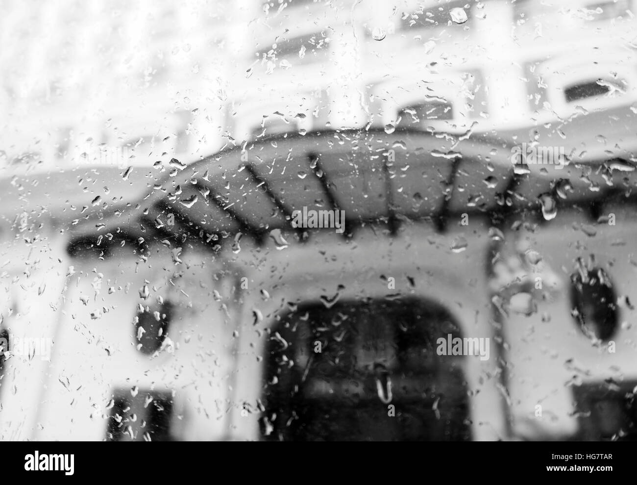 Tempesta di pioggia Street Abstract Blur sporco pioggerella Concept Foto Stock