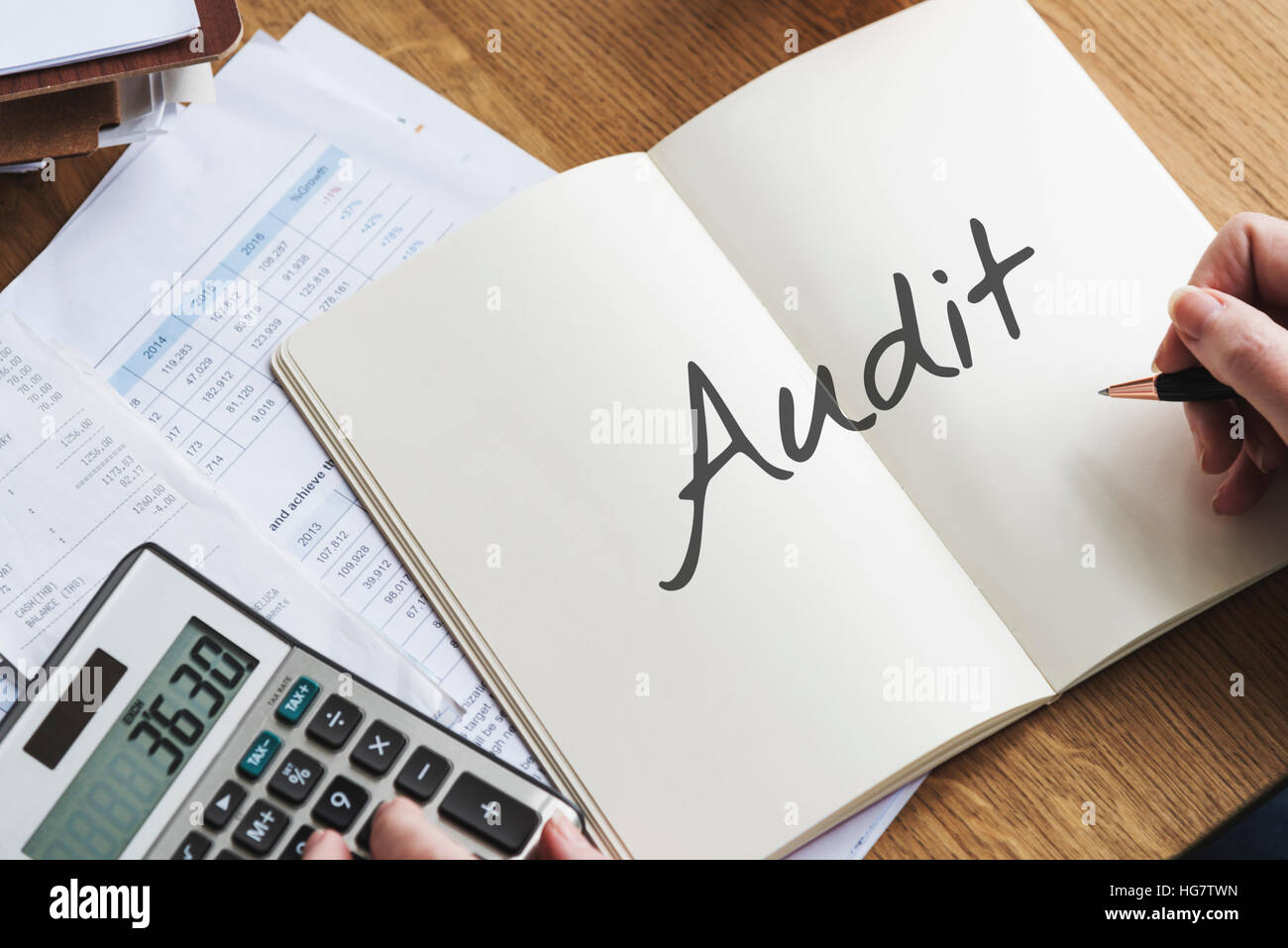 Valutazione audit contabili Analisi finanziaria il concetto di valutazione Foto Stock