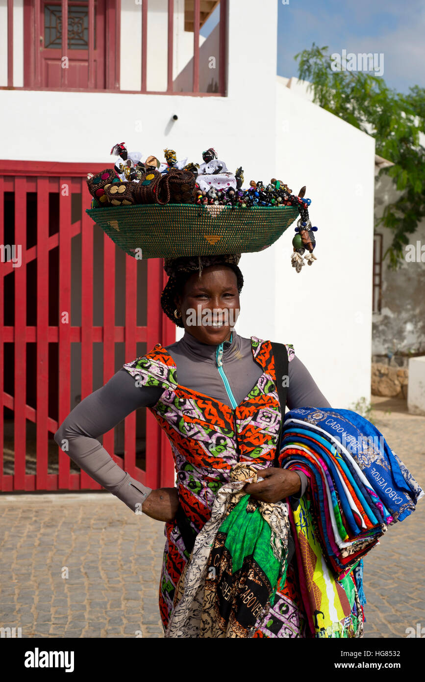 Capo Verde donna in abito tradizionale Foto stock - Alamy