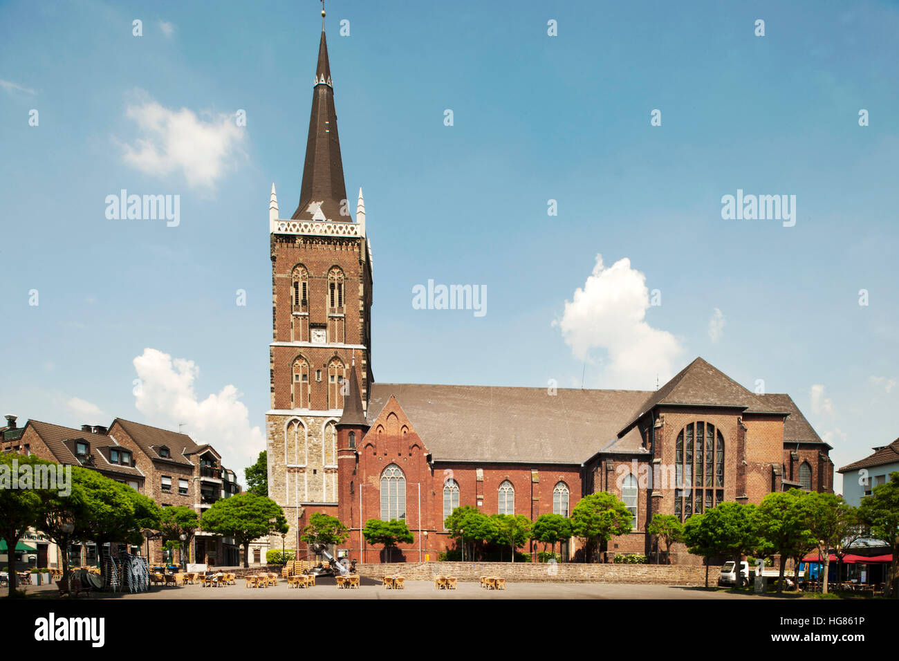 Deutschland, NRW, Städteregion Aachen, Eschweiler, Hauptpfarrkirche Sankt Peter und Paul am Markt Foto Stock