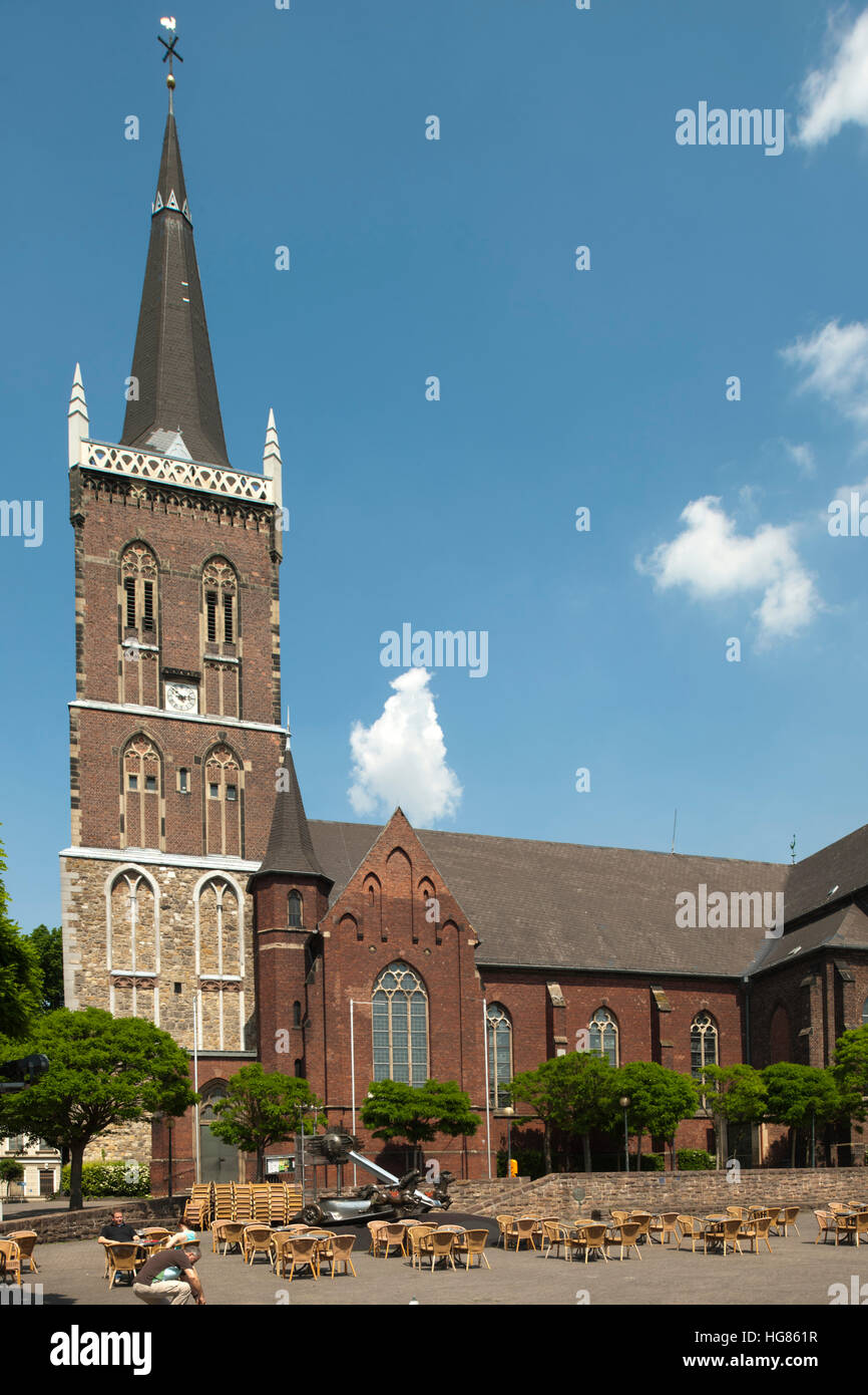 Deutschland, NRW, Städteregion Aachen, Eschweiler, Hauptpfarrkirche Sankt Peter und Paul am Markt Foto Stock