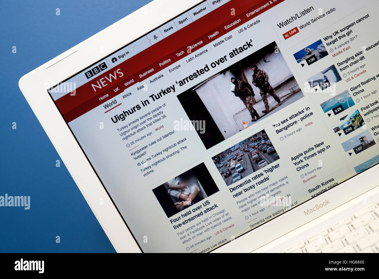 BBC News sito web sito web visualizzato su un computer portatile schermo Foto Stock