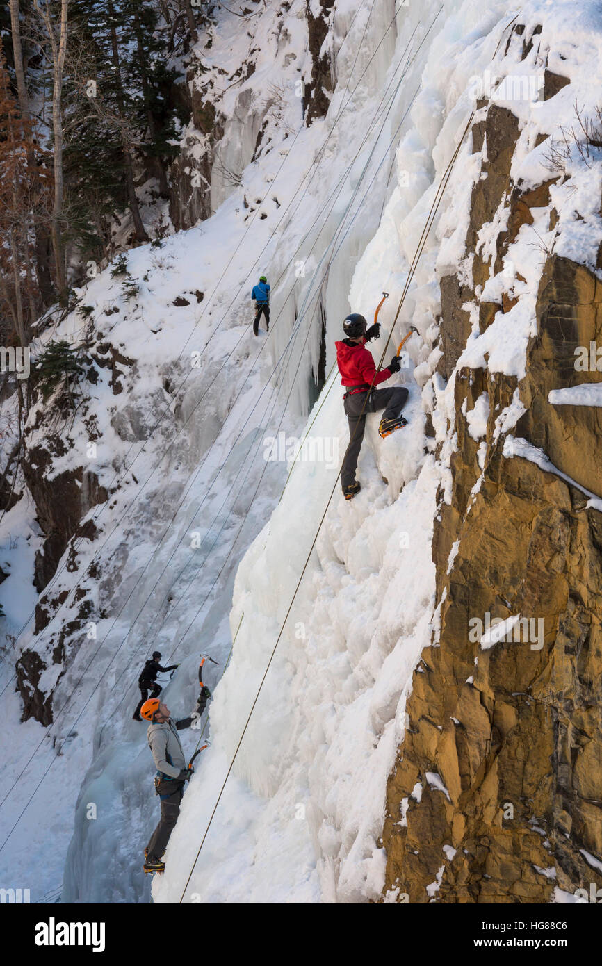 Ouray, Colorado - arrampicata su ghiaccio in Ouray Ice Park. Foto Stock