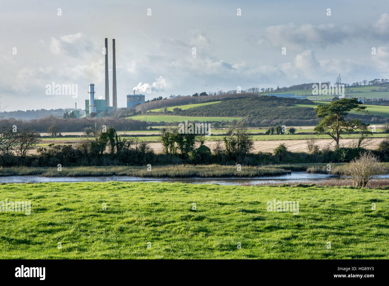 Isola Grande turbina a gas a ciclo combinato (CCGT) powerstation situati nelle zone rurali a Wexford in Irlanda Foto Stock