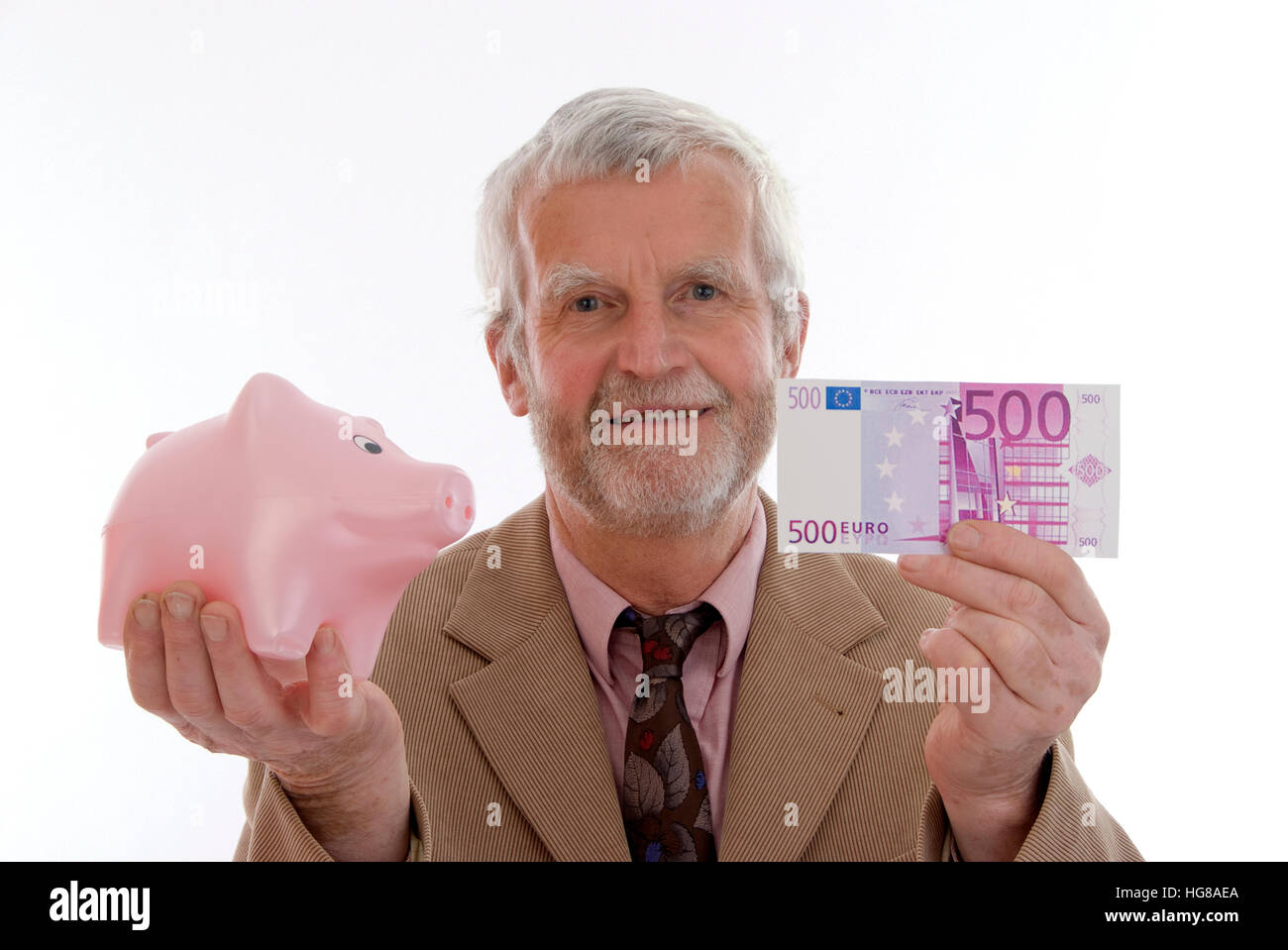 Uomo anziano con il salvadanaio e denaro Foto Stock