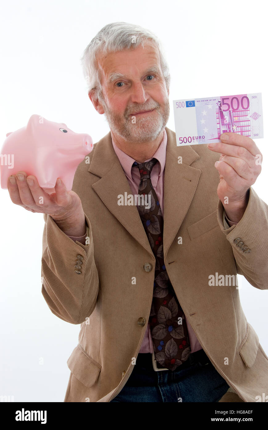 Uomo anziano con il salvadanaio e denaro Foto Stock
