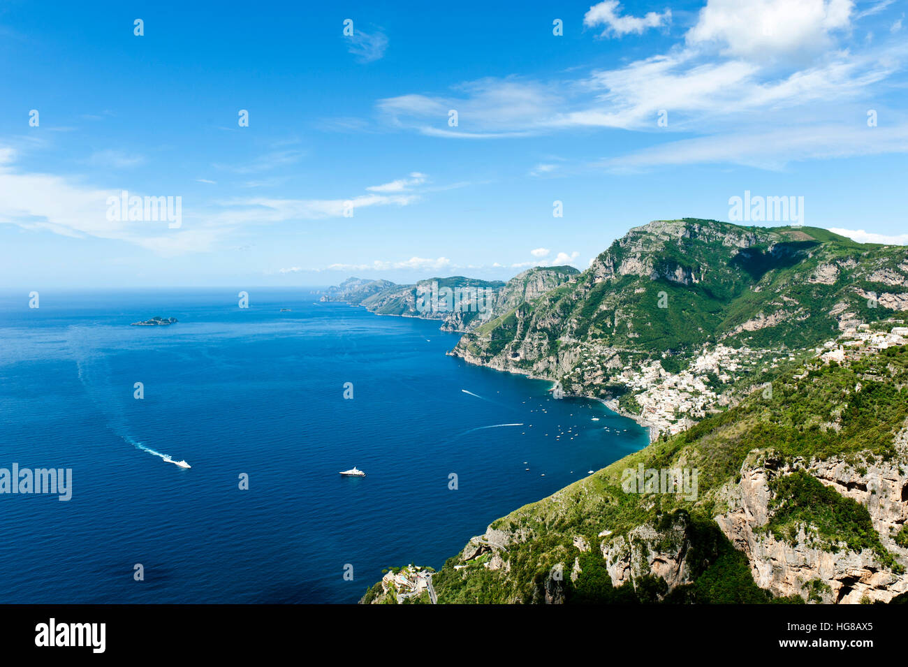 Vista sul mare e sulla costa, Götterweg-Positano Trail, Sentiero degli Dei, vicino Nocelle, salerno costiera amalfitana, Campania, Italia Foto Stock