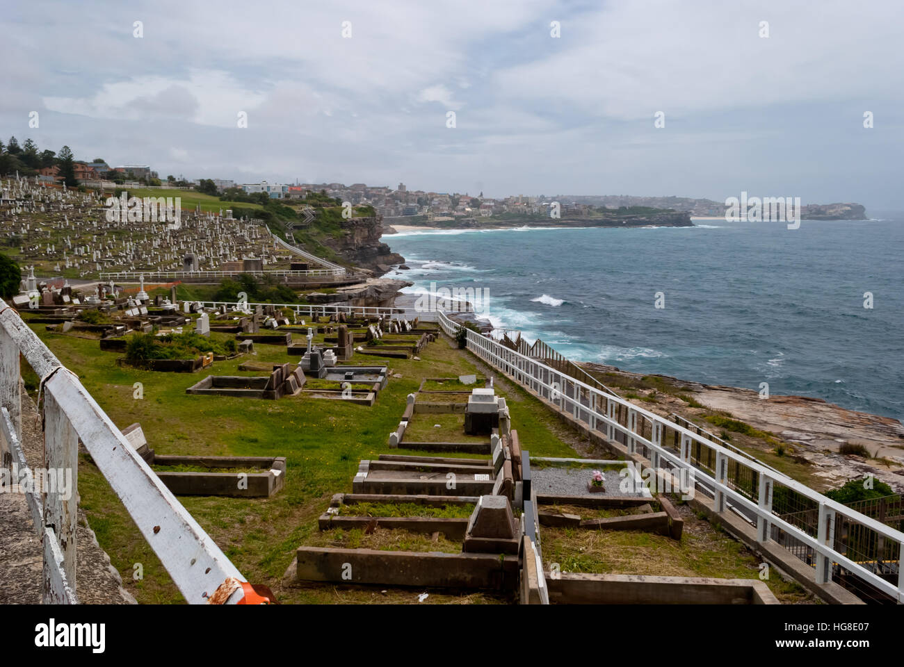 Cimitero e oceano vicino la spiaggia di Bondi, Australia Foto Stock