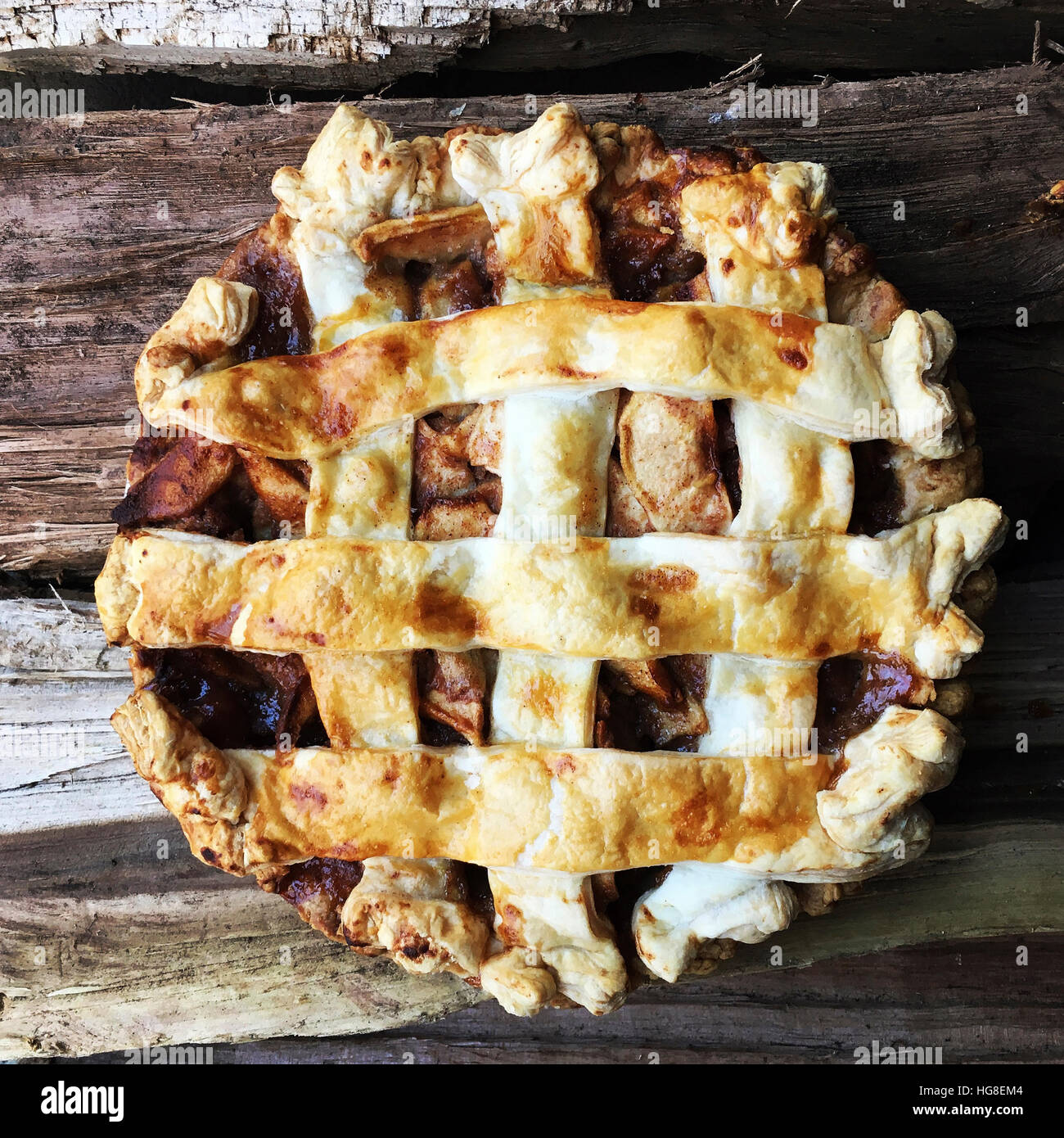 Vista aerea del dolce torta sul tavolo di legno Foto Stock