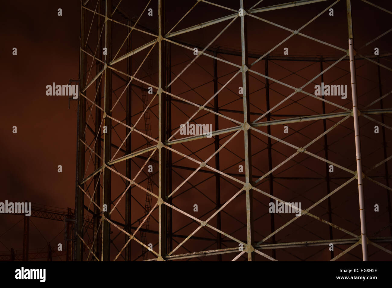 Struttura in acciaio del contenitore di gas nel sud di Londra Foto Stock