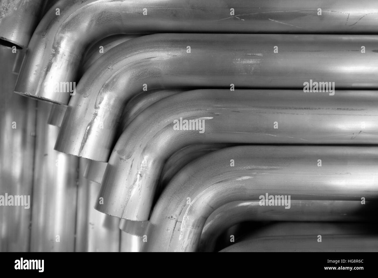 Tubi in acciaio in fase di preparazione per la smaltatura di stufa Foto Stock