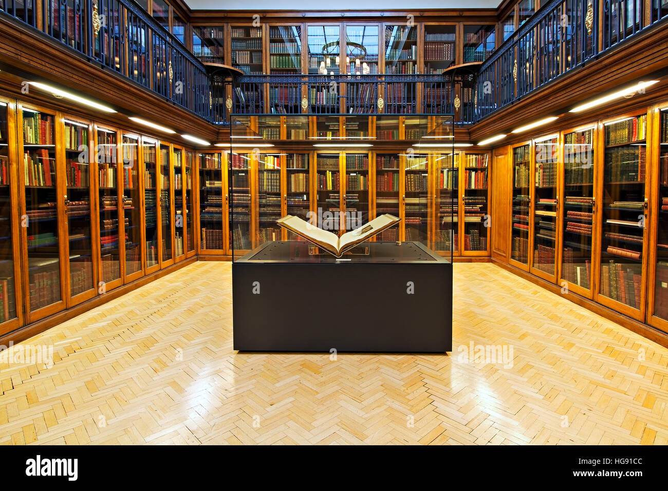 Gli uccelli di America, uno dei più importanti libri del mondo ($8 milioni) sul display in Liverpool Central Library Foto Stock
