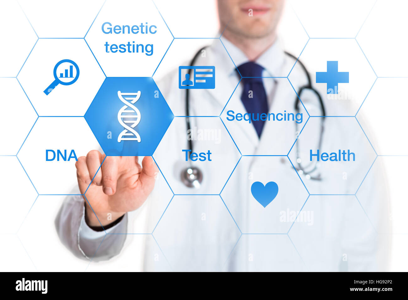 I test genetici concetto con icona di DNA e le parole su uno schermo e un medico toccando un pulsante, isolato su sfondo bianco Foto Stock