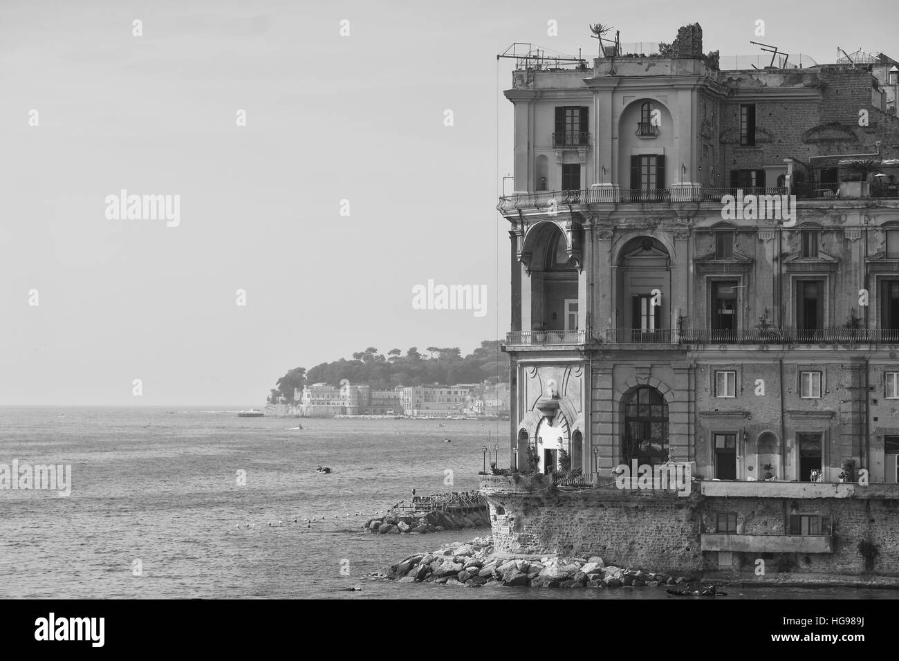 Napoli, Italia, panorama, bay. Palazzo Donn'Anna Foto Stock