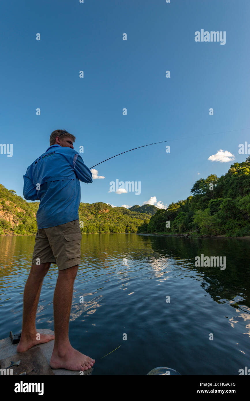 Pesca pesca orate di tiger fiume Zambesi Zimbabwe Foto Stock