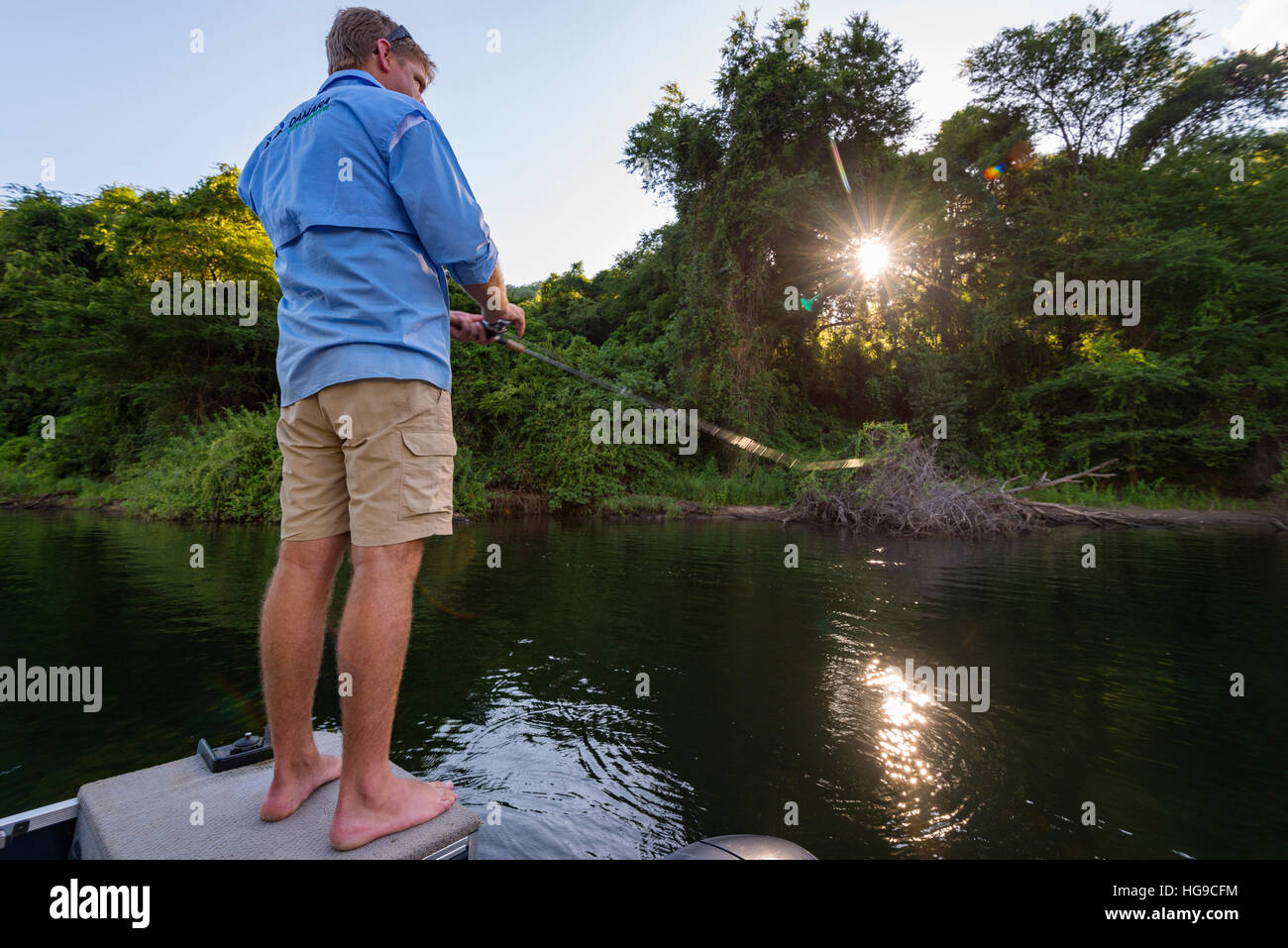 Pesca pesca orate di tiger fiume Zambesi Zimbabwe Foto Stock