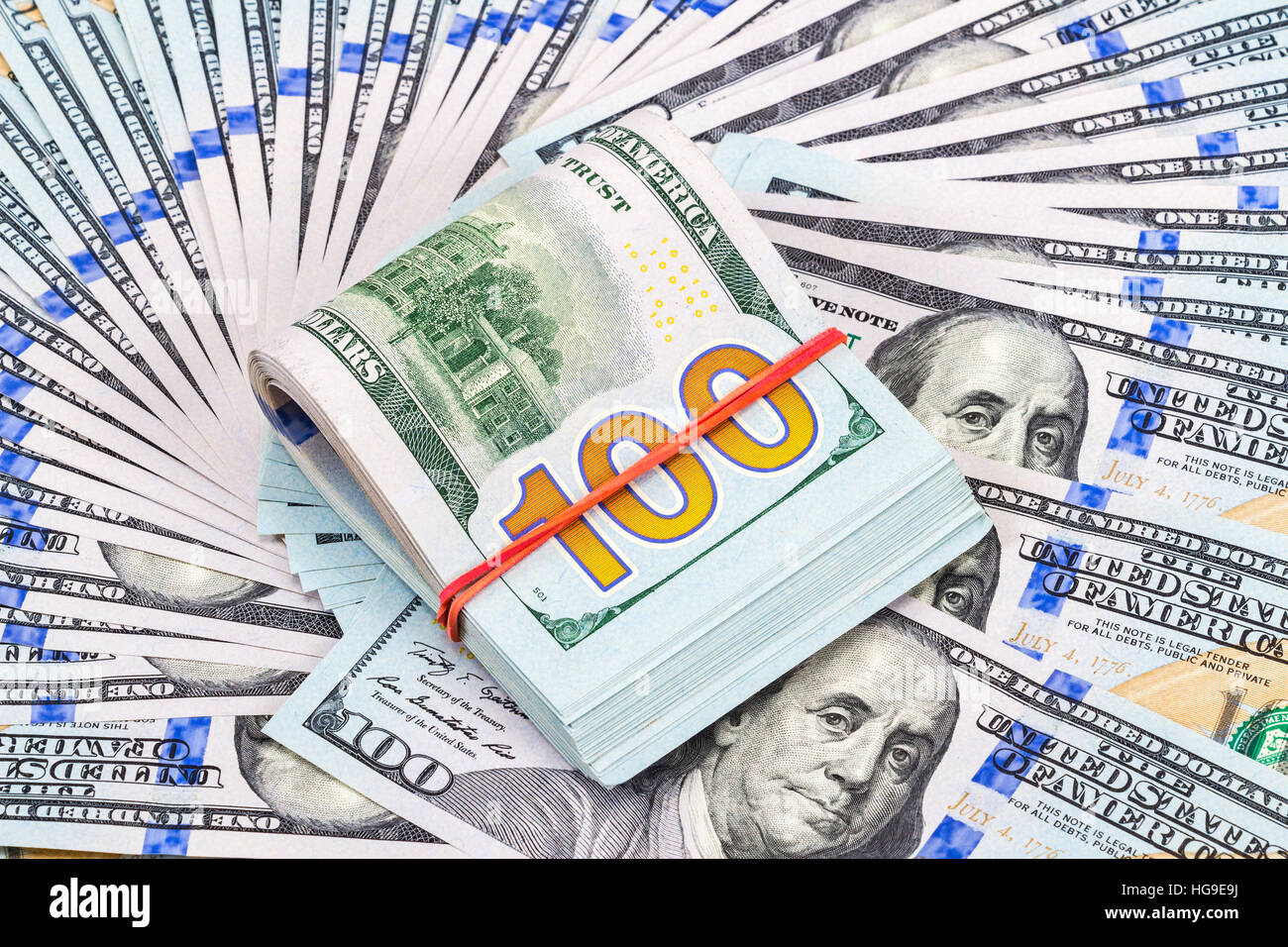 Pila di un centinaio di american Dollar Bills close up Foto Stock